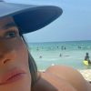 Deborah Secco ostenta seu corpão na praia e ganha elogios dos seguidores