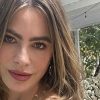 Aos 51 anos, atriz Sofia Vergara mostrou sua beleza surreal nas redes sociais e encantou