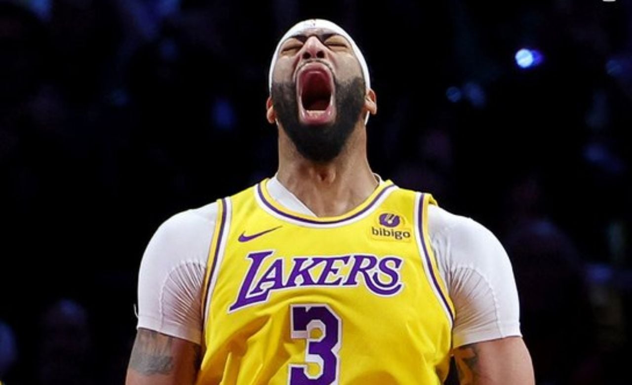 Davis comandou a vitória dos Lakers