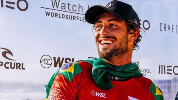 Surfe: Italo Ferreira e ator de Thor surfam juntos em piscina de ondas