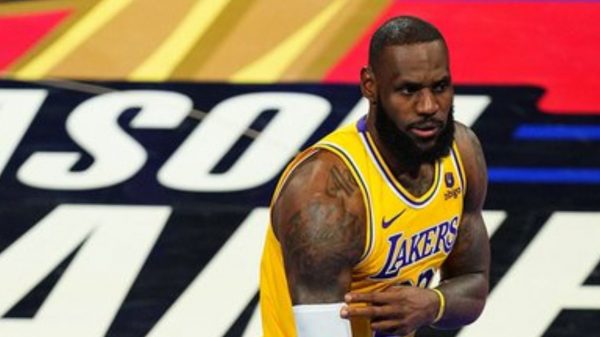 LeBron James segue brilhando na NBA