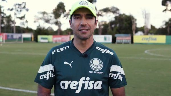 Abel Ferreira vai continuar no Palmeiras