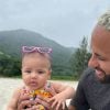 Neymar curtiu dia de praia com Mavie