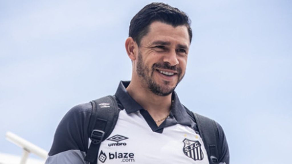 Santos faz primeiro jogo após ser rebaixado para a Série B
