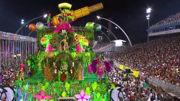 Carnaval segue agitando o Brasil
