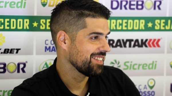 Corinthians se acertou com António Oliveira