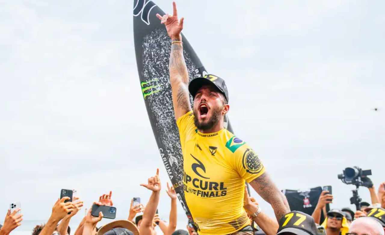 Filipe Toledo leaves the season to take care of his mental health