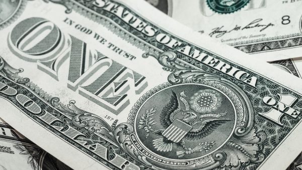 Especialista acredita que dólar deixará de ser reserva de capital em poucos anos
