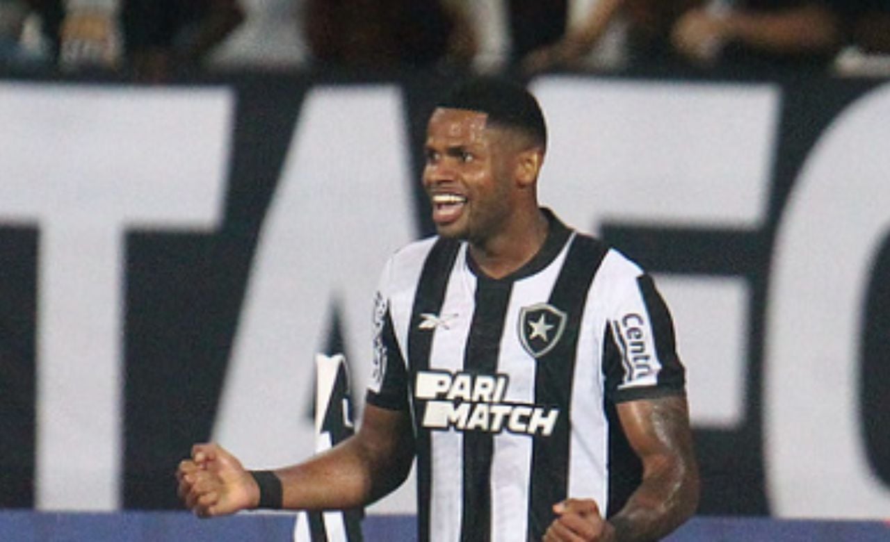 Júnior Santos comandou a vitória do Botafogo