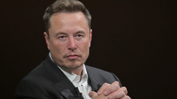 Elon Musk vai disponibilizar serviço de bot para assinantes do X, antigo Twitter