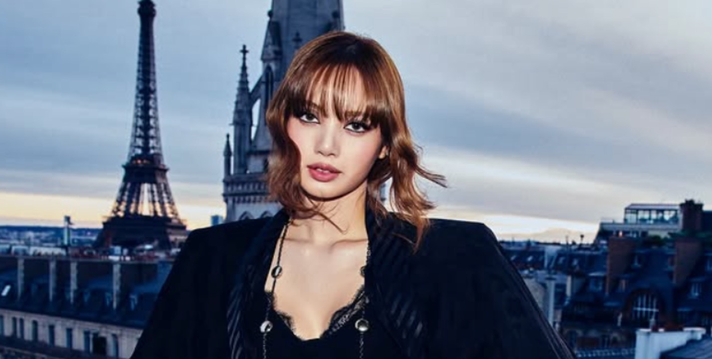 A popstar Lisa, do Blackpink, brilhou no tapete vermelho do Emmy 2025 com um vestido pink no estilo "cascata"